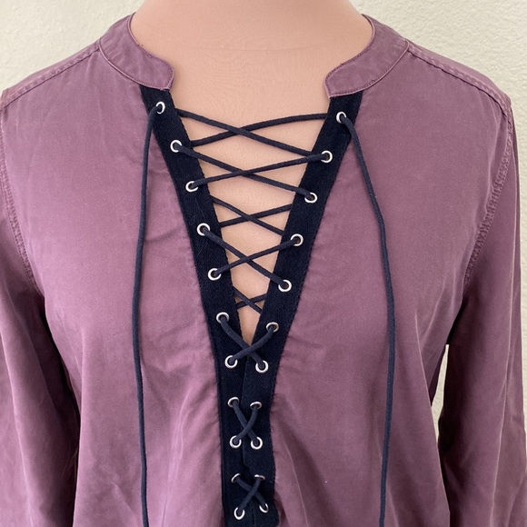 Express Lace Front Poet Shirt - Picture 2 of 8